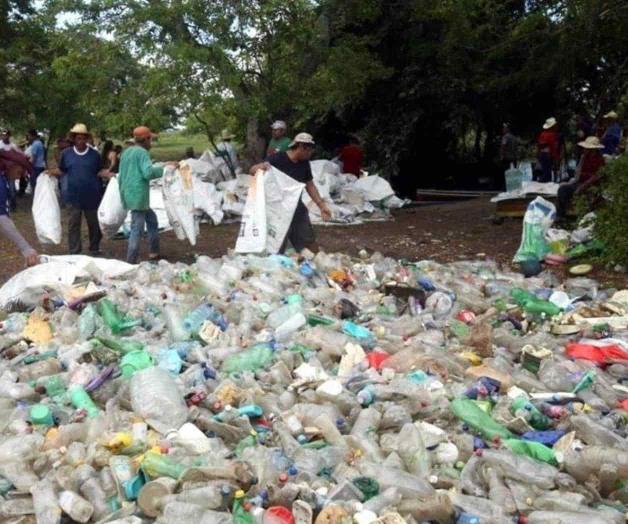 Extraen 14 toneladas de basura de río, en Veracruz Extraen 14 toneladas de basura de río, en Veracruz