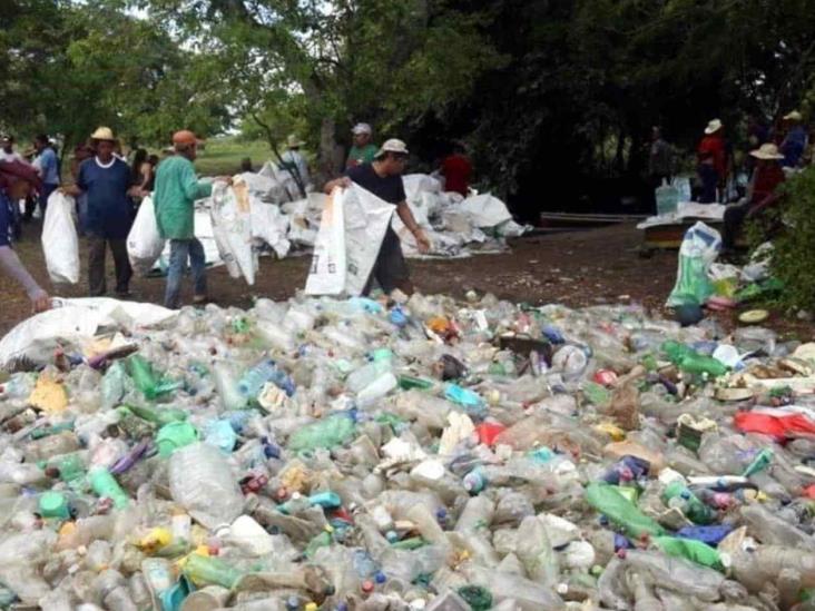 Extraen 14 toneladas de basura de río, en Veracruz Extraen 14 toneladas de basura de río, en Veracruz