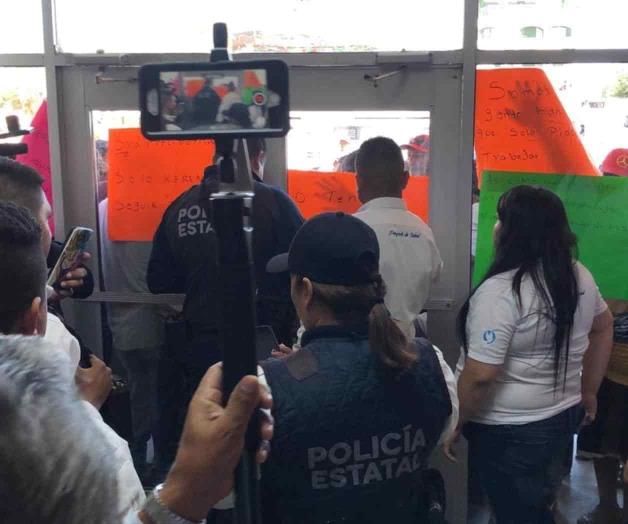 Bloquean carretoneros presidencia municipal