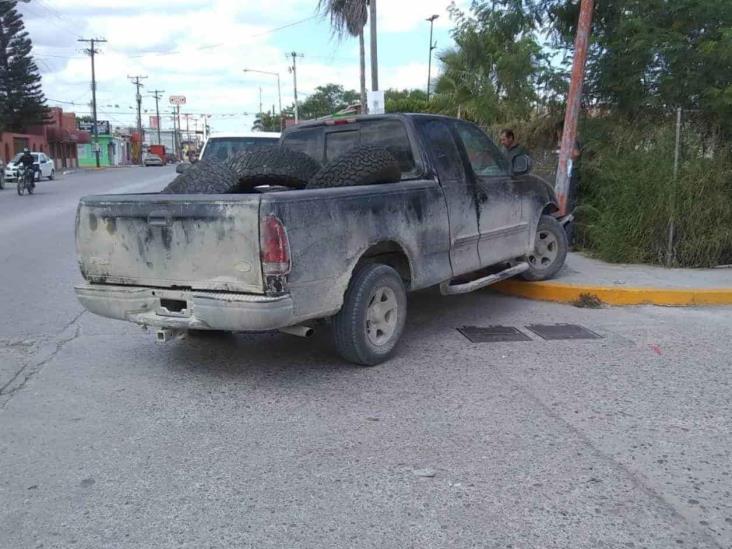 Atropella camioneta a jovencita Atropella camioneta a jovencita