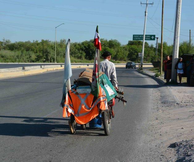 Viaja a pie, su meta: es Alaska