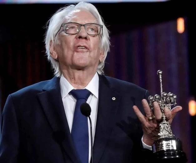 Muere actor de Karate Kid