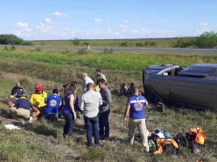 Vuelca camioneta tipo Van con pasaje en autopista Matamoros-Reynosa Vuelca camioneta tipo Van con pasaje en autopista Matamoros-Reynosa