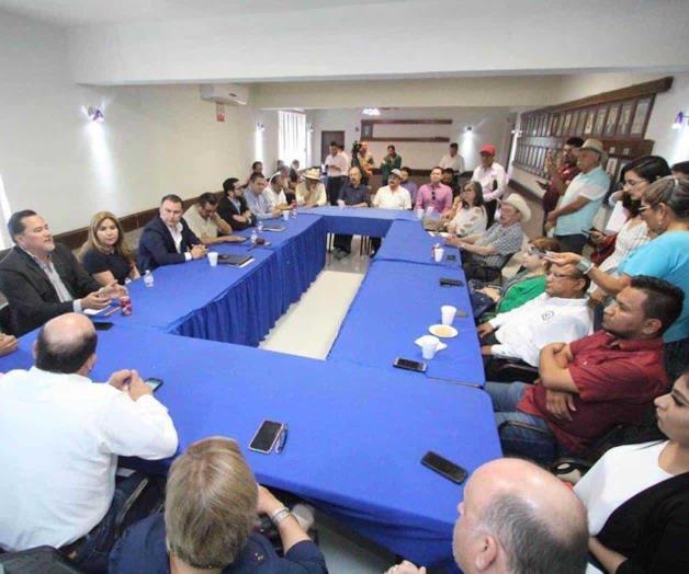 Exponen empresarios ideas a legisladores