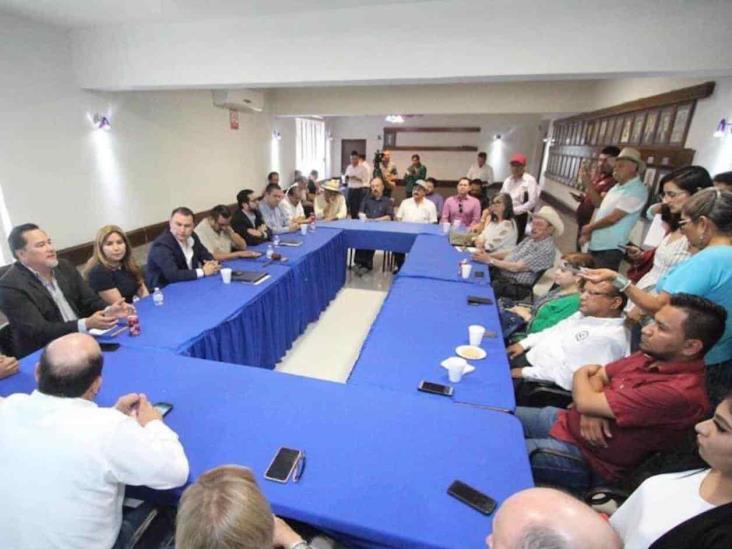 Exponen empresarios ideas a legisladores Exponen empresarios ideas a legisladores