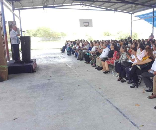 Reunión de Héctor Garza con padres y maestros de VH y RB
