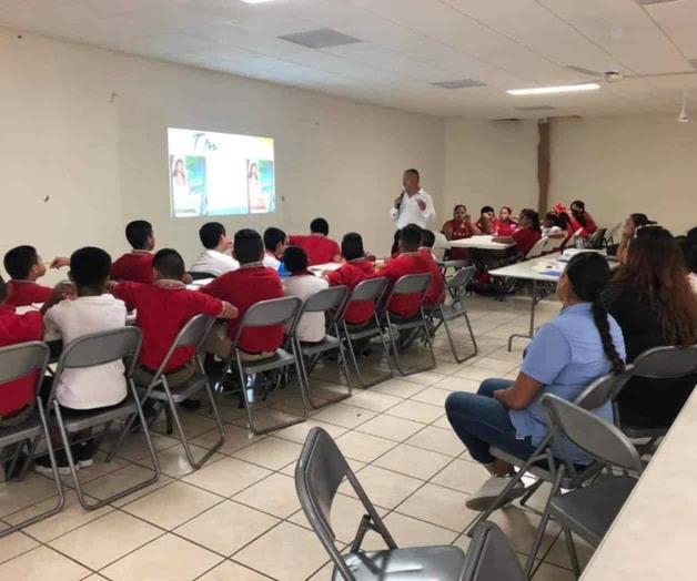Imparten interesantes pláticas a niños de sexto grado de primaria