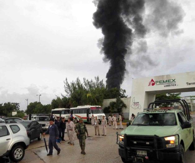 Una tormenta eléctrica causó incendio en el Complejo Pajaritos Pemex