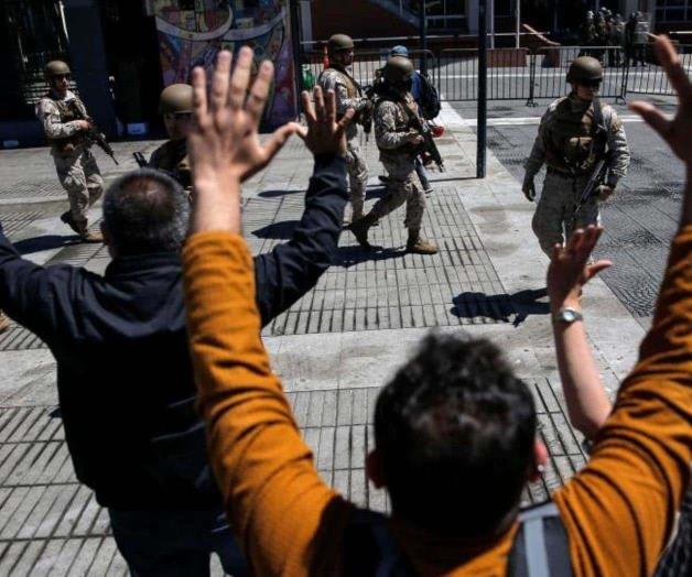 La protesta social desborda a Piñera y sume a Chile en una grave crisis La protesta social desborda a Piñera y sume a Chile en una grave crisis