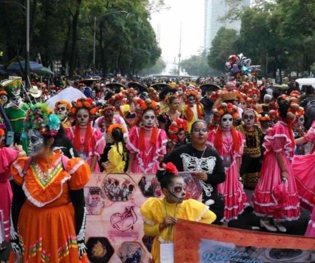 Invaden catrinas Paseo de la Reforma Invaden catrinas Paseo de la Reforma