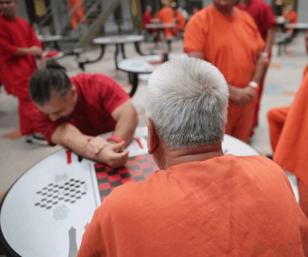 Se cortan las venas inmigrantes cubanos Se cortan las venas inmigrantes cubanos