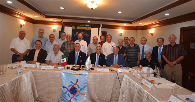 Distinguen a Gilberto Banda