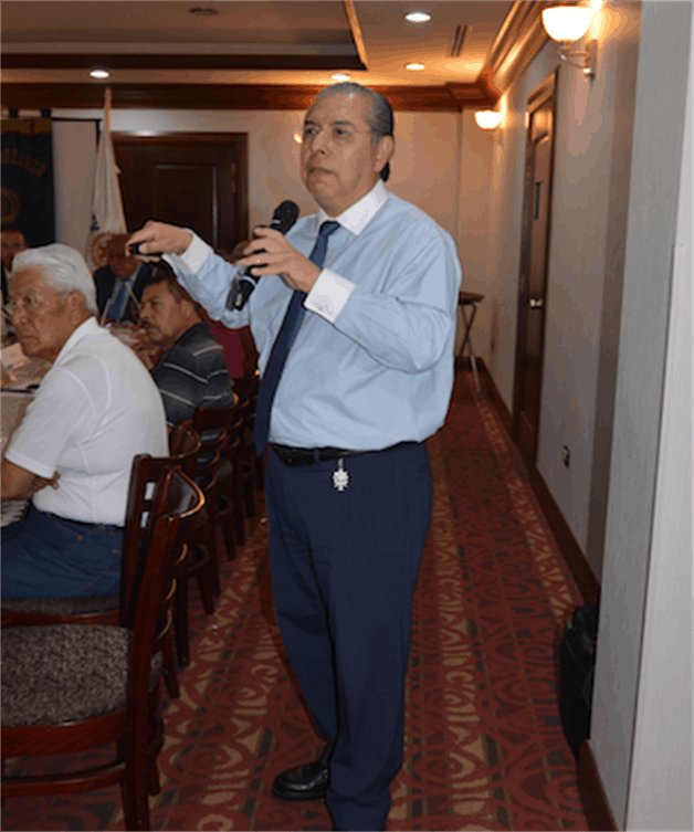 Distinguen a Gilberto Banda