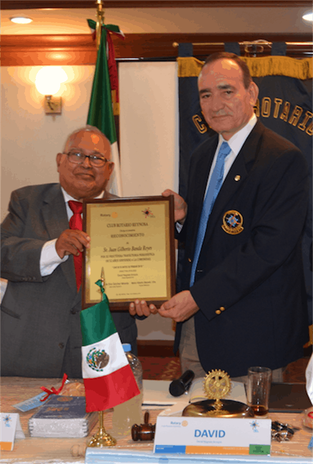 Distinguen a Gilberto Banda