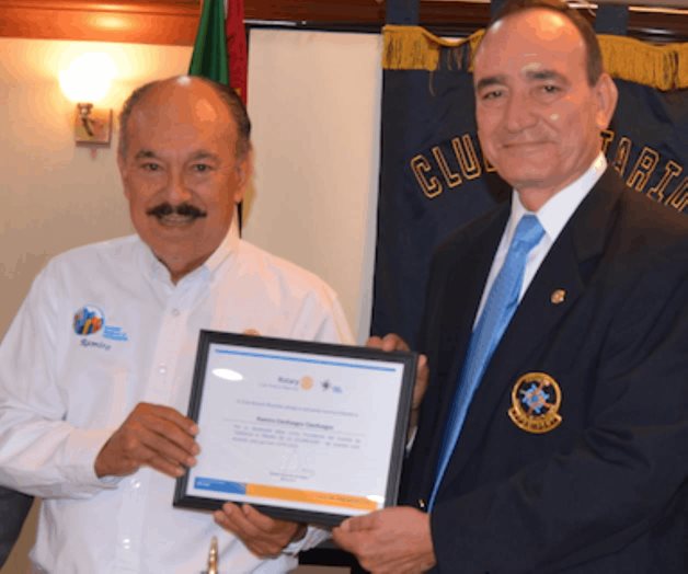 Distinguen a Gilberto Banda