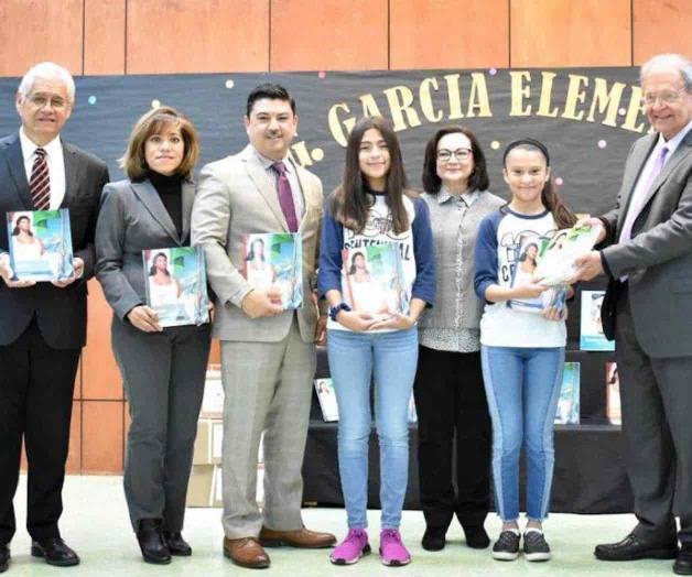 Entregan textos en español para padres