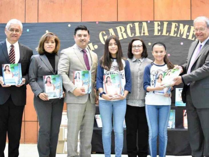 Entregan textos en español para padres Entregan textos en español para padres