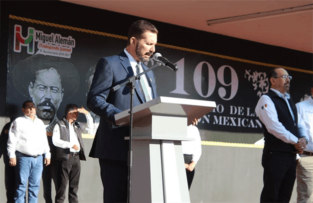 Conmemoran Aniv. de la Rev. Conmemoran Aniv. de la Rev.