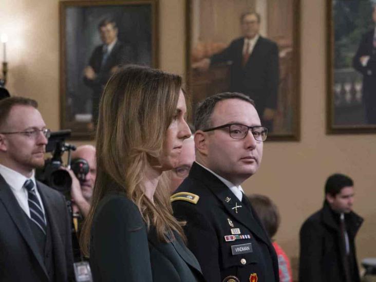 Republicanos intentan poner en duda la lealtad de testigo Republicanos intentan poner en duda la lealtad de testigo