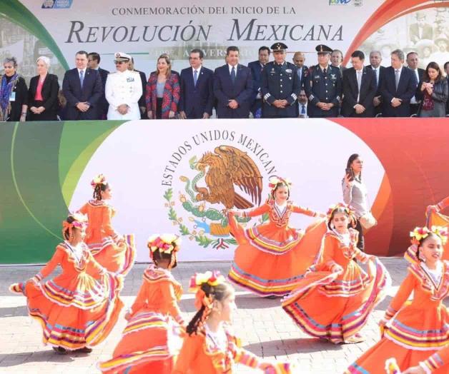 Encabeza el gobernador en Nuevo Laredo desfile de la Revolución Mexicana Encabeza el gobernador en Nuevo Laredo desfile de la Revolución Mexicana