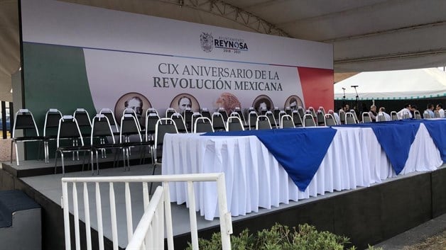 Llenan calles para ver el desfile Llenan calles para ver el desfile