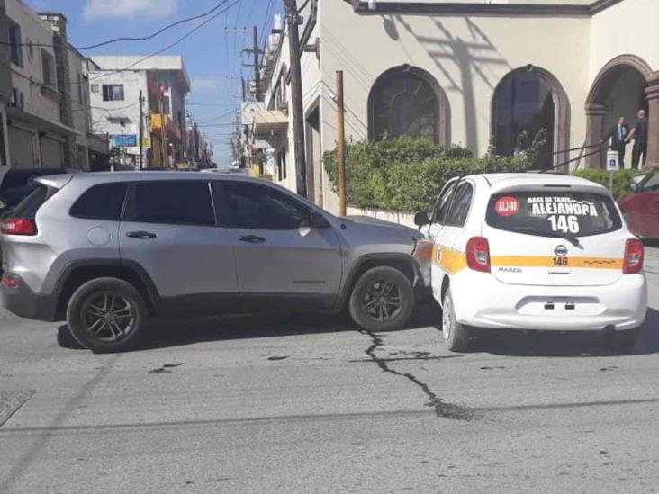 Causa taxista un accidente Causa taxista un accidente