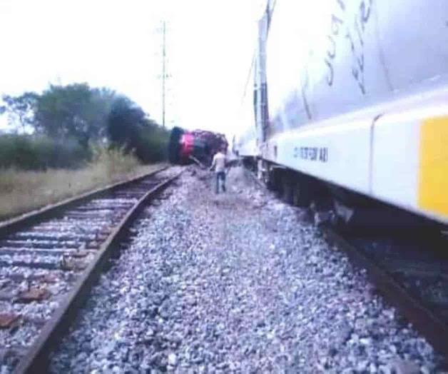 Vuelca locomotora y 7 vagones descarrilan; 3 lesionados