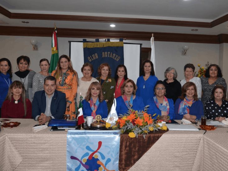 Reciben al gobernador rotario Reciben al gobernador rotario