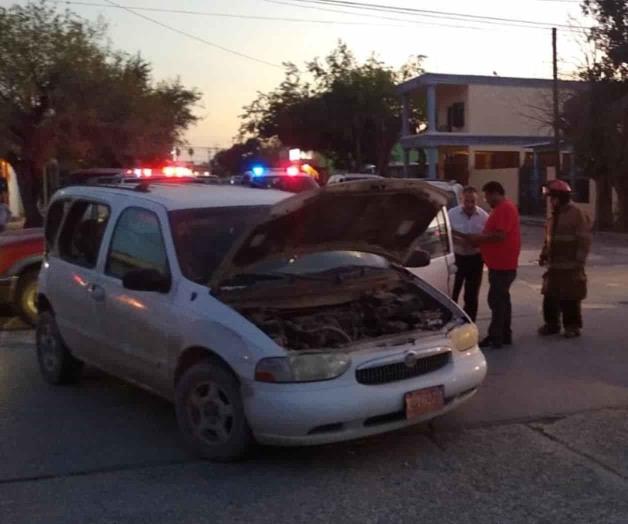 Quiere ganar carrera al tren y sale perdiendo