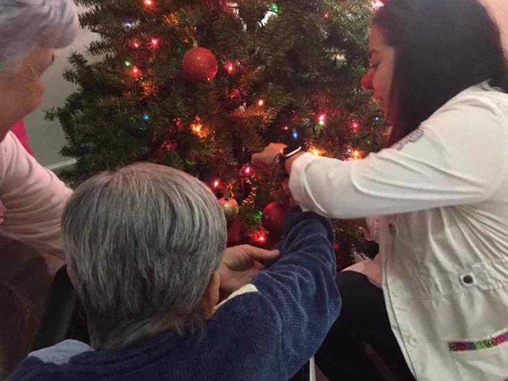 Adelantan Navidad al asilo de ancianos Adelantan Navidad al asilo de ancianos