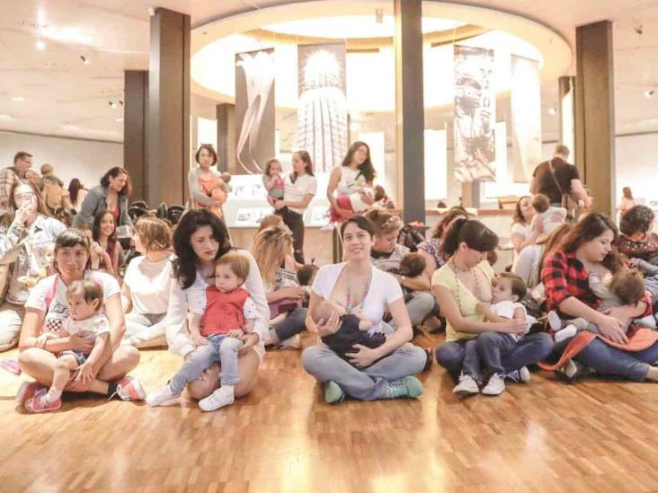 Protestan amamantando en el Museo de Arte Moderno Protestan amamantando en el Museo de Arte Moderno