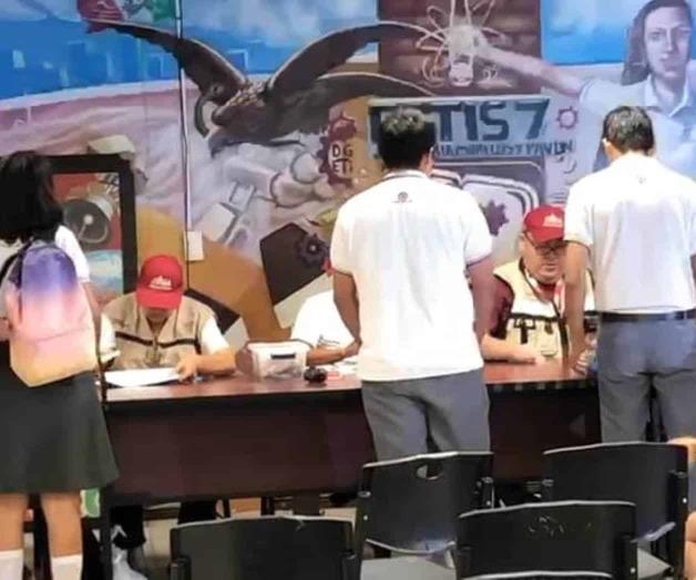 Inicia la entrega de becas Benito Juárez