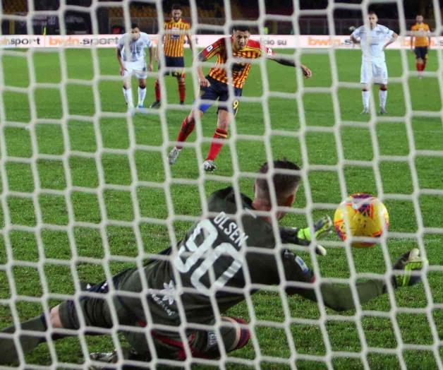 Cagliari desperdicia  ventaja de 2 goles y  empata ante Lecce