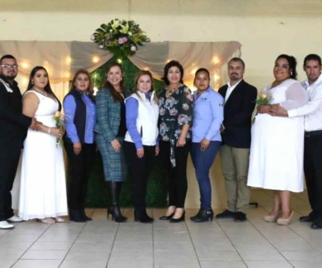 Unen seis parejas sus vidas en matrimonio