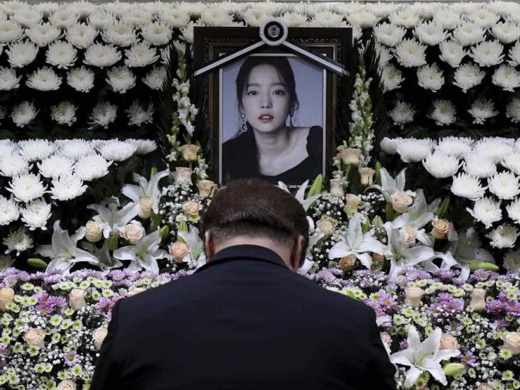 Muerte de cantante arroja luz sobre el lado oscuro del K-pop Muerte de cantante arroja luz sobre el lado oscuro del K-pop