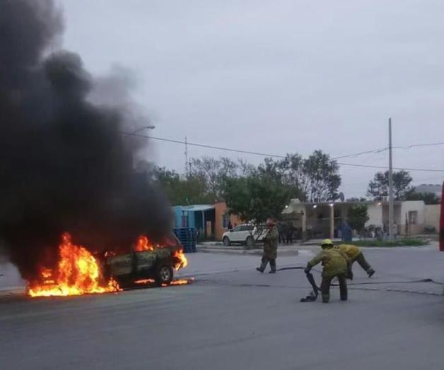 Se incendia una Explorer afuera de supermercado