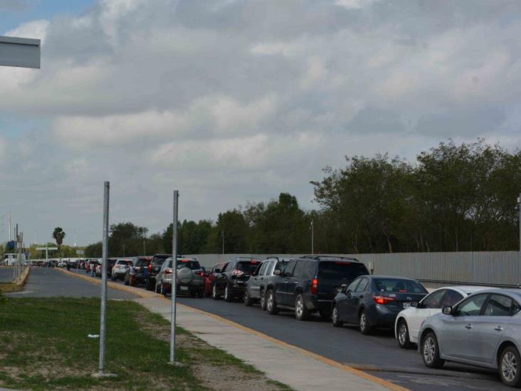 Hacen largas filas sobre los puentes Hacen largas filas sobre los puentes