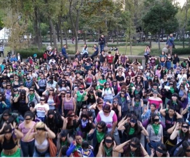 Feministas alistan El violador eres tú en la Alameda de CDMX