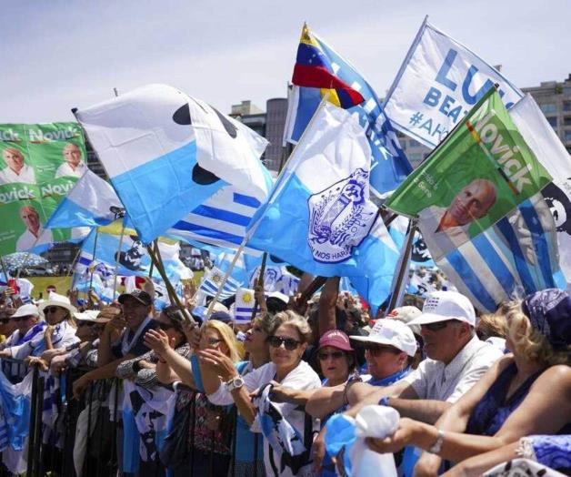 Miles festejan triunfo de Lacalle Pou en Uruguay