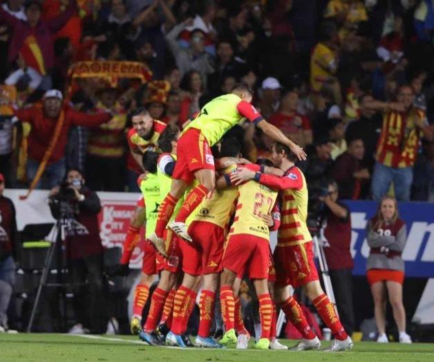 Aprovecha Monarcas localía y vence 2-0 al América
