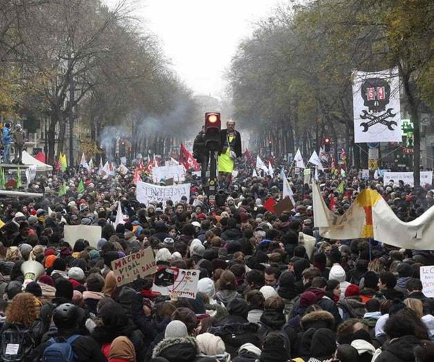 Caos en Francia por huelga contra reforma de jubilaciones