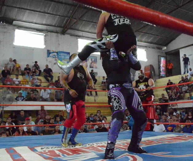 ¡A DOS DE TRES CAÍDAS! ¡A DOS DE TRES CAÍDAS!