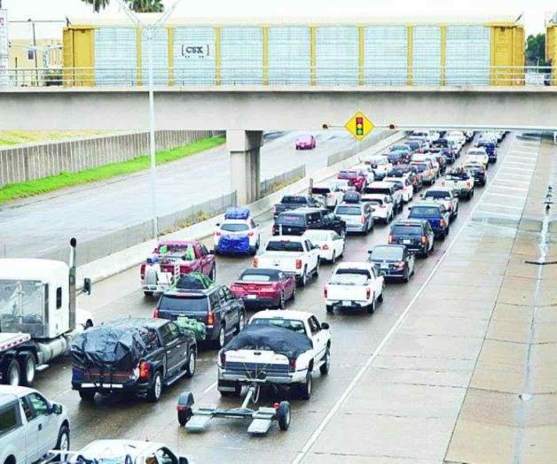 Oleada de paisanos desquician a ciudad Oleada de paisanos desquician a ciudad