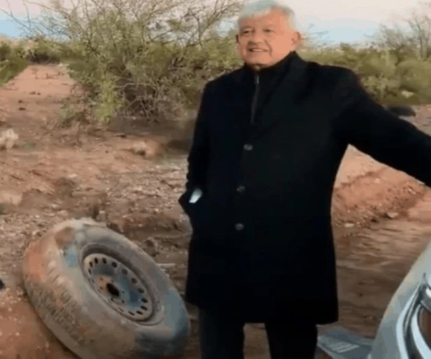 Se le poncha la llanta a camioneta en la que viajaba AMLO en camino de terracería Se le poncha la llanta a camioneta en la que viajaba AMLO en camino de terracería