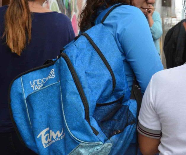 A favor de revisión de mochilas