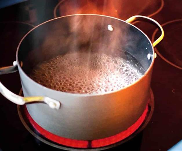 Recomiendan hervir el agua de la llave