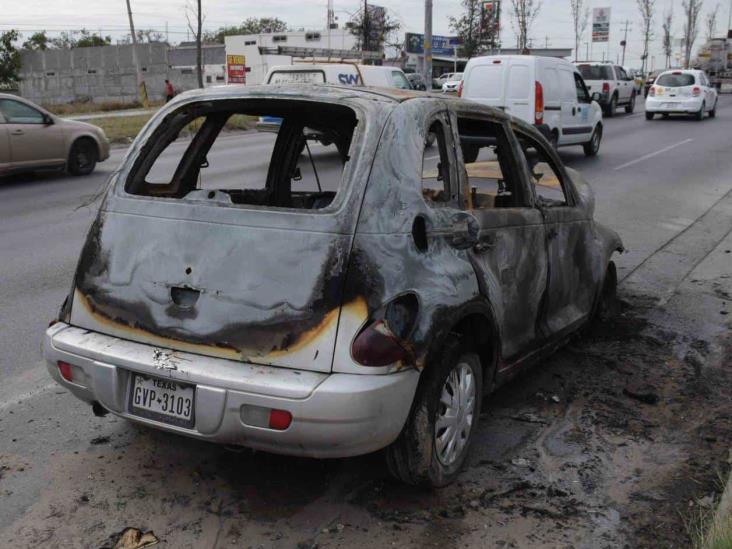 Queda chatarra auto incendiado Queda chatarra auto incendiado