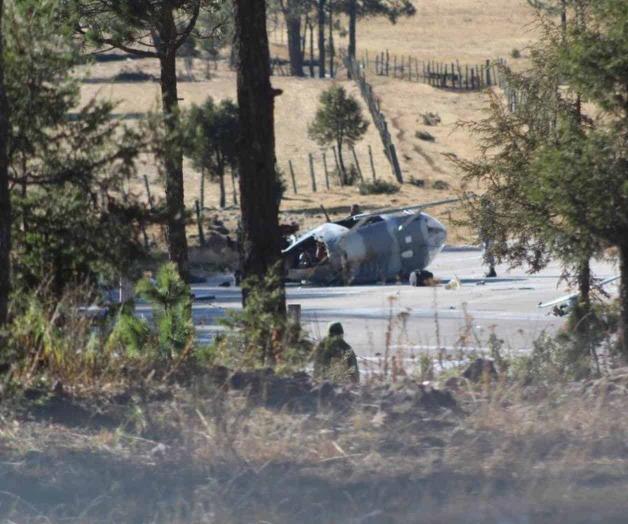 Se desploma un helicóptero militar en pista