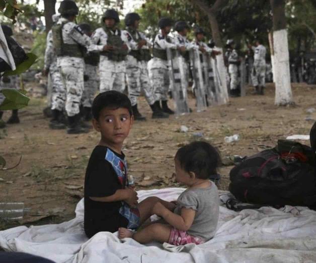 Bloqueo de México deja a cientos varados en río fronterizo