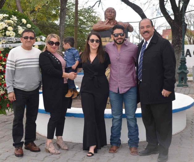 Recuerda a  Cornelio Reyna